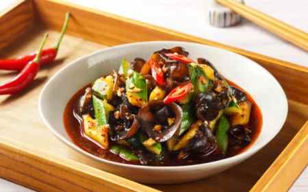 麻辣凉拌青瓜云耳 Mala Smacked Cucumber with Black Fungus Salad