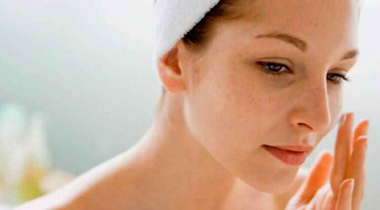 Burun yağlanmasından doğal tedavi yöntemleri sayesinde kurtulun